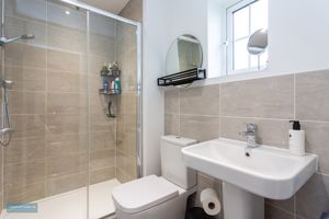 En-suite- click for photo gallery